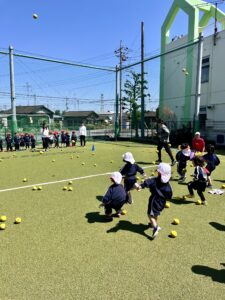 #こども#園児#幼稚園#ボール遊び#保育者#コーチ#